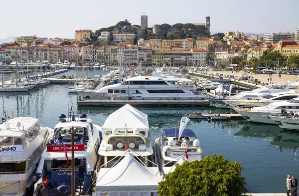 Abri Piscine Motorisé Entreprise abri de piscine Cannes
