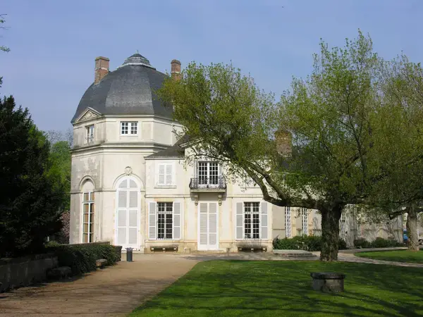 Abri Piscine Motorisé Entreprise abri de piscine Châteauneuf-sur-Loire