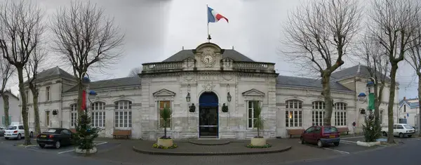 Abri Piscine Motorisé Entreprise abri de piscine Châtelaillon-Plage
