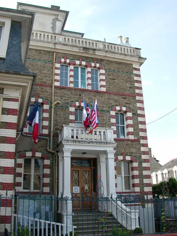 Abri Piscine Motorisé Entreprise abri de piscine Dinard