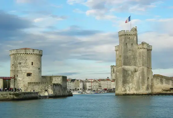 Abri Piscine Motorisé Entreprise abri de piscine La Rochelle