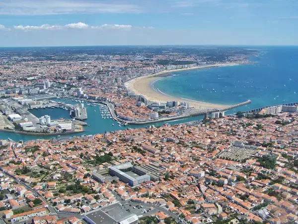 Abri Piscine Motorisé Entreprise abri de piscine Les Sables-d'Olonne